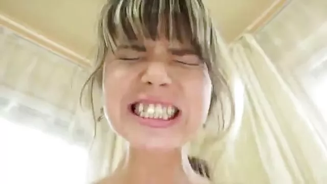 فتاة افلام سكسيه اجنبيه مجانيه الاستمناء مع مكنسة كهربائية