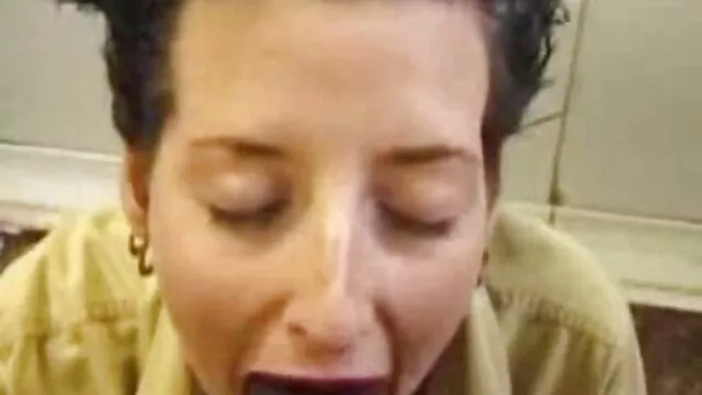 امرأة جميلة فوجئت في بارد سكس اجنبي مجانا في الهواء الطلق شرفة