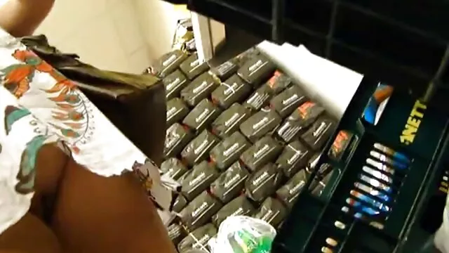 العطاء الفتاة الشقية على الكاميرا سكس اجنبي مجانا