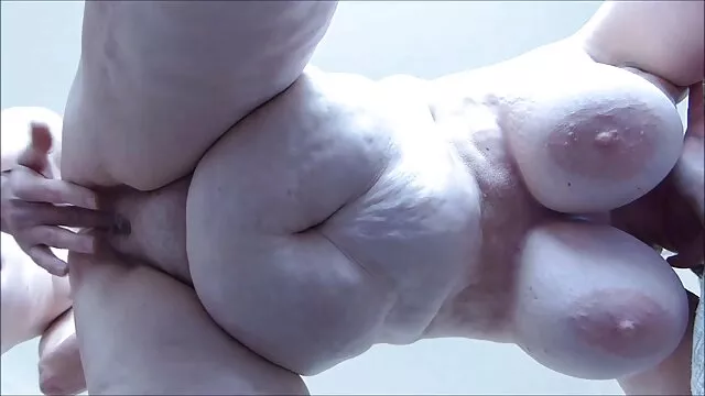 فتاة جميلة مارس الجنس الأرجل الأمامية سائق سيارة أجرة تحميل سكس اجنبي مجاني