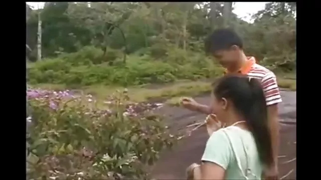 يعطي سكس مجانى اجنبى قبالة الذهبي دش في حين استمناء