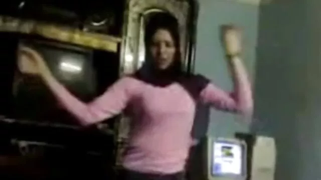 اسحب سكس اجنبي مجاني شقراء بجانب المسبح ، مارس الجنس في الحمار
