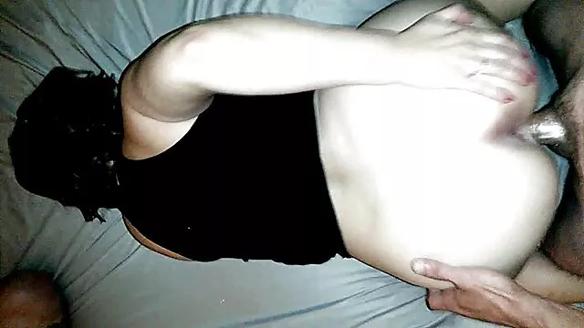 فاتنة استمنى البظر في وسط الميدان سكس عربي واجنبي مجاني